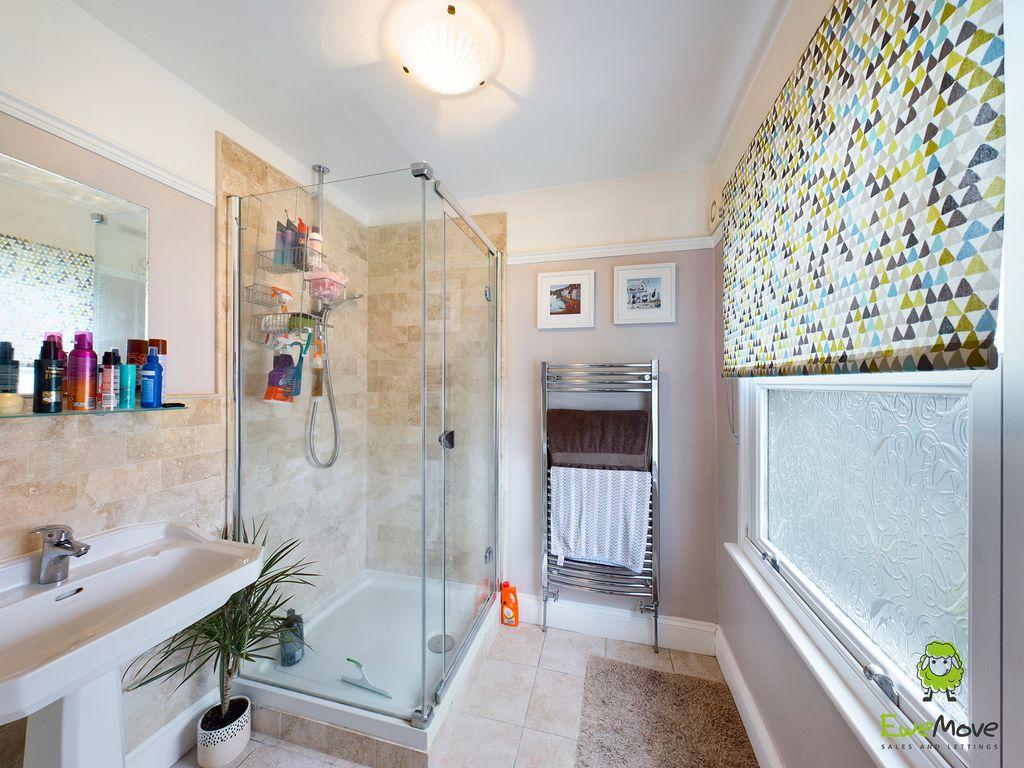 Ensuite to Bed 1