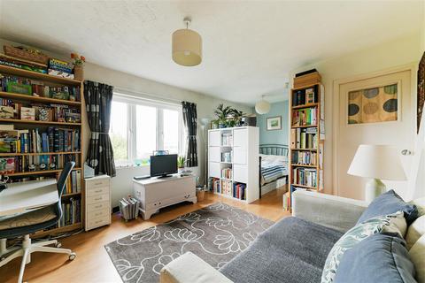 18 Gresham Way, London, SW19 8ED