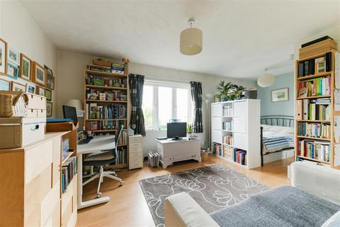 18 Gresham Way, London, SW19 8ED