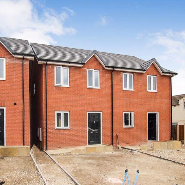 GREENHILL LANE RIDDINGS 2 bed semidetached house £625 pcm (£144 pw)