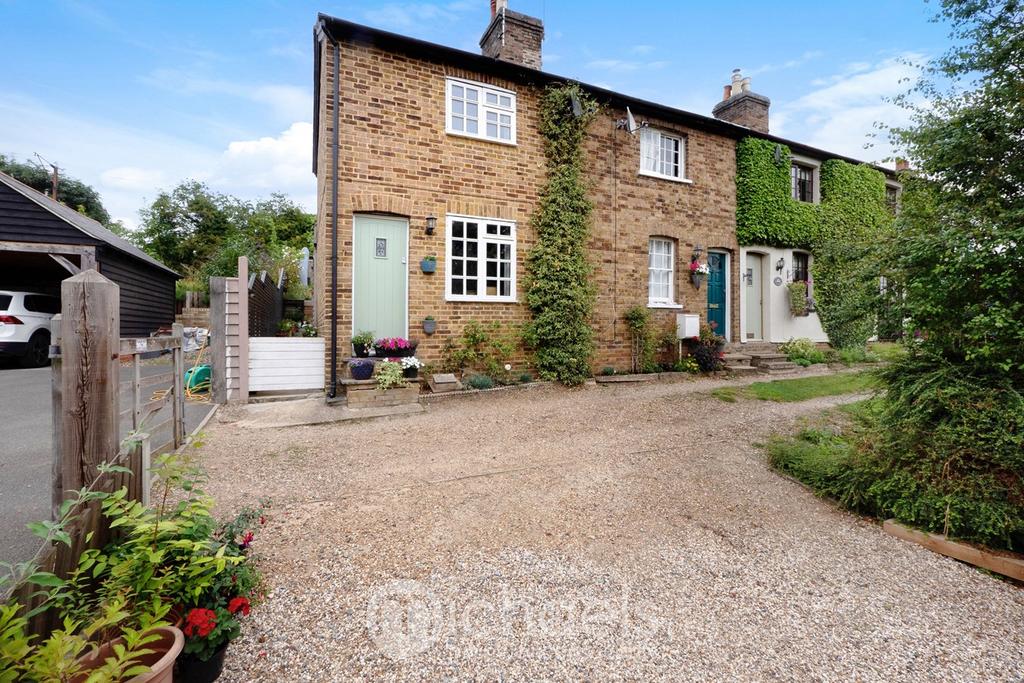 Rose Hill, Braintree, CM7 2 bed end of terrace house £300,000