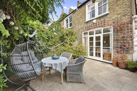 31 Durlston Road, London, E5 8RP