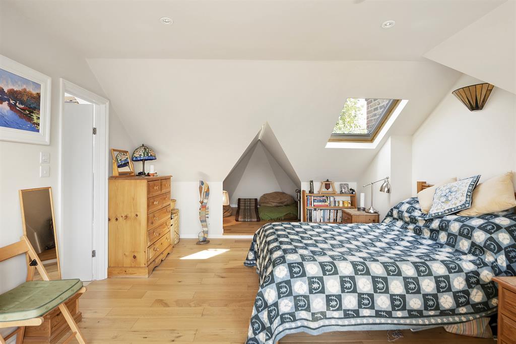 Loft Bedroom to front
