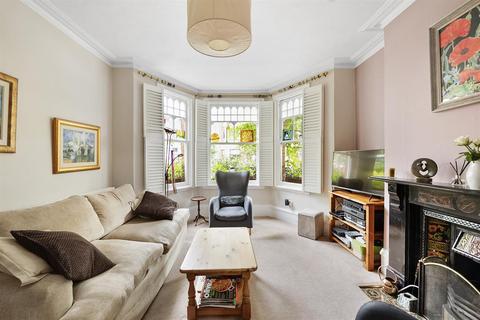 31 Durlston Road, London, E5 8RP