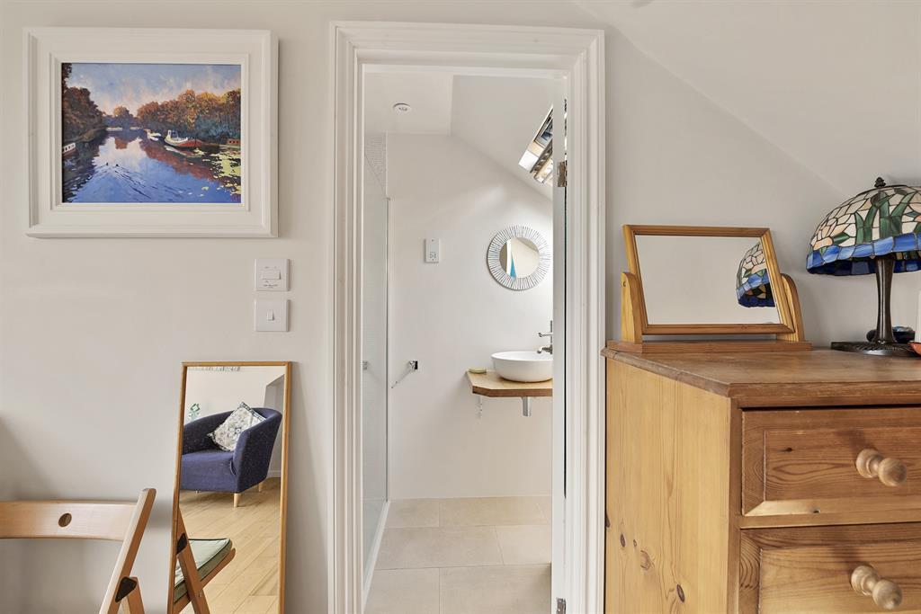 Loft room to en suite