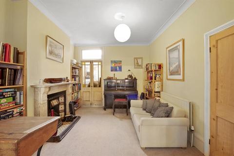 31 Durlston Road, London, E5 8RP