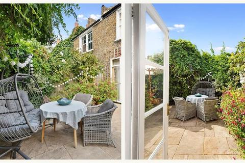 31 Durlston Road, London, E5 8RP
