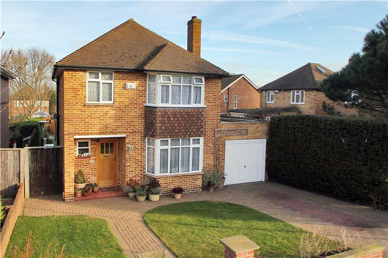 Oakley Drive, Bromley, Kent, BR2 4 bed detached house £575,000