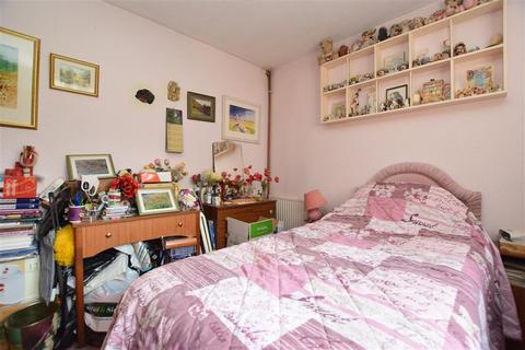 42 Chester Close, Pixham, Dorking, RH4 1PP