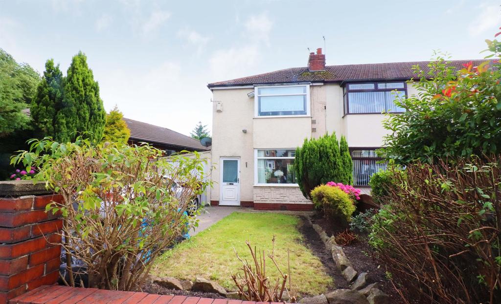 Park Road, Westhoughton, Bolton, BL5 3HT 2 bed semidetached house £