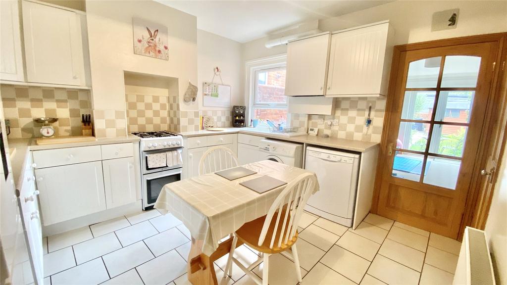 Hagley Road, Reading, Berkshire, RG2 3 bed terraced house £325,000