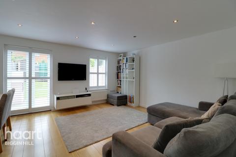 2 Henderson Grove, Biggin Hill, Westerham, TN16 3GG