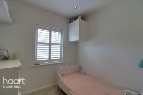 2 Henderson Grove, Biggin Hill, Westerham, TN16 3GG
