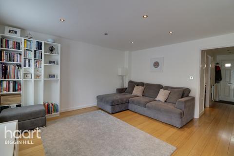 2 Henderson Grove, Biggin Hill, Westerham, TN16 3GG