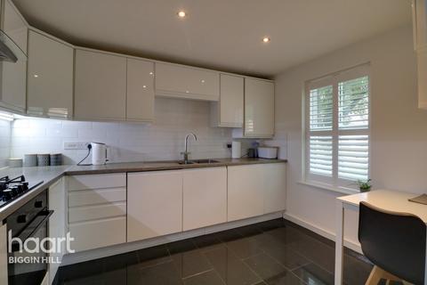 2 Henderson Grove, Biggin Hill, Westerham, TN16 3GG