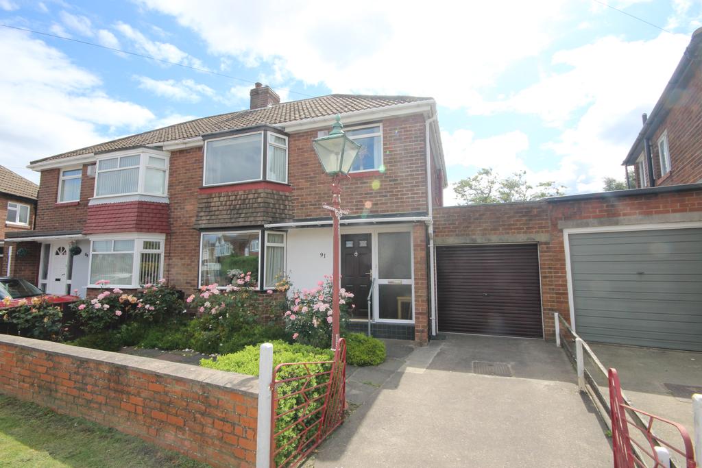 Marina Drive, West Monkseaton... 3 bed semidetached house £240,000