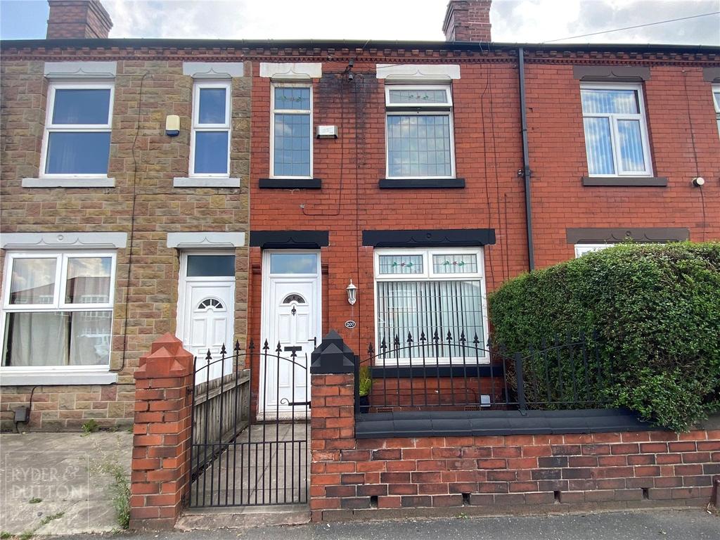 Hollinwood Avenue, New Moston... 2 bed terraced house £750 pcm (£173 pw)