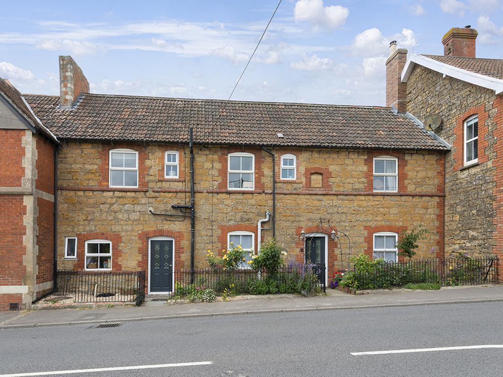 Bristol Road, Sherborne, Dorset, DT9 3 bed terraced house £350,000
