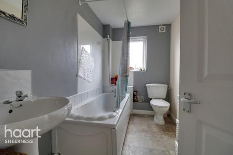 60b Vincent Gardens, Sheerness, ME12 1XX
