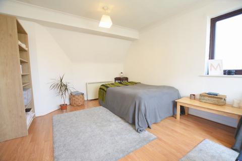 2 bedroom flat to rent, Hadleigh Court, Willesden Lane, Willesden Green, NW2