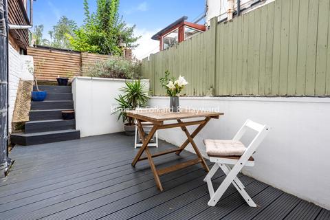 9a Winterstoke Road, London, SE6 4UG