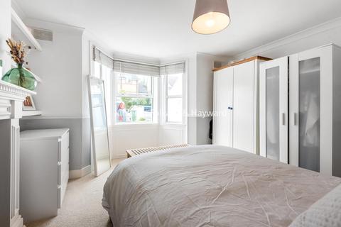 9a Winterstoke Road, London, SE6 4UG