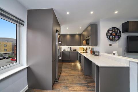 39 Wrexham Road, London, E3 2TJ