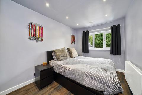 39 Wrexham Road, London, E3 2TJ
