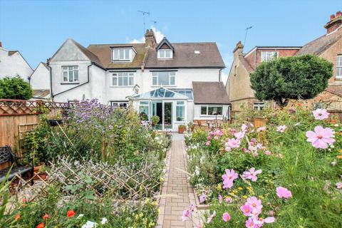 17 Earlsfield Road, Hythe, CT21 5PE