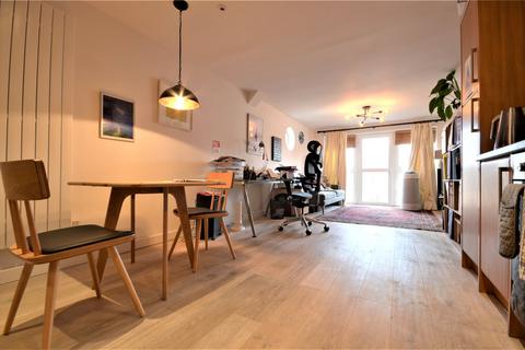 2 bedroom apartment to rent, 45 Queens Road, East Grinstead, West Sussex, RH19