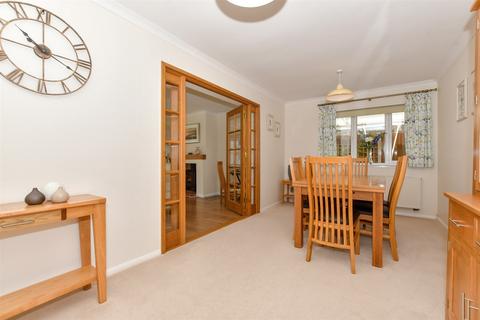 4 bedroom chalet for sale, Silverbirch Avenue, Meopham, Kent