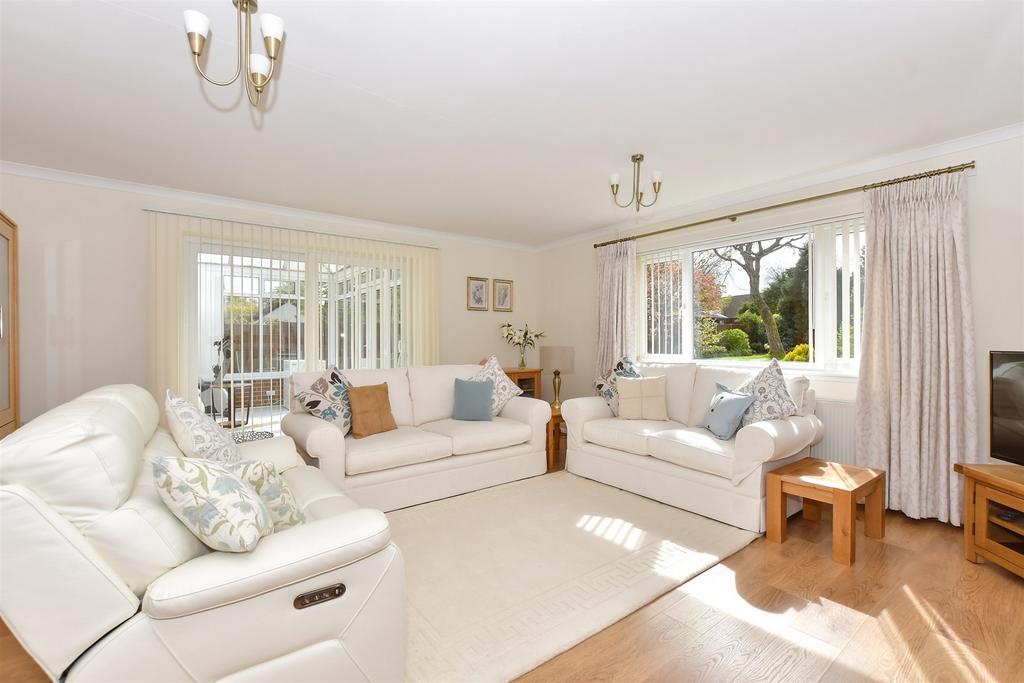Silverbirch Avenue, Meopham, Kent 4 bed chalet £740,000