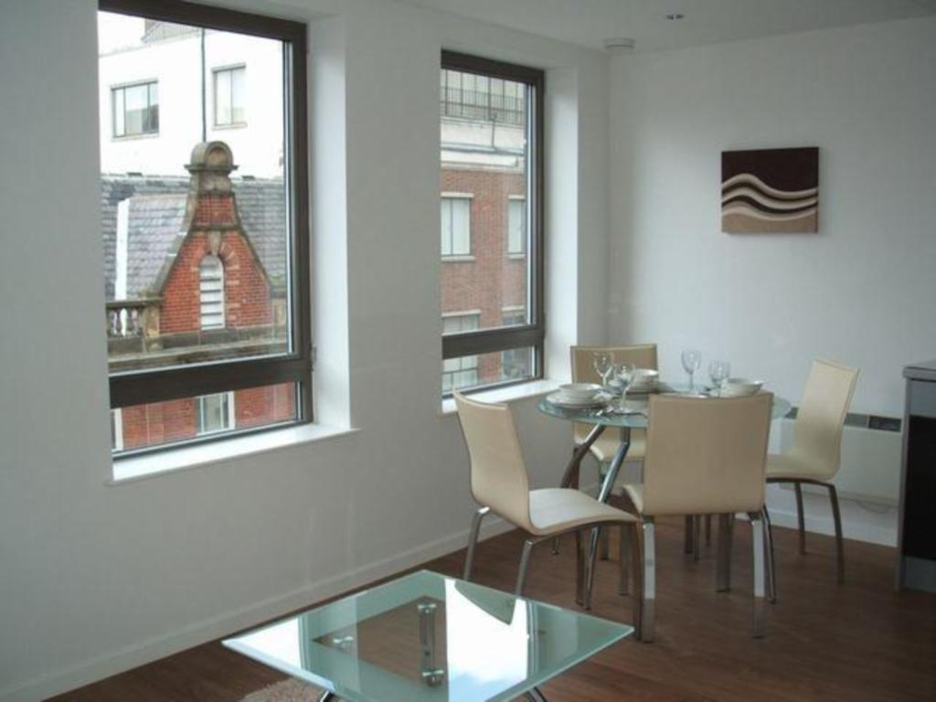 Basilica, King Charles Street, Leeds 1 bed flat £800 pcm (£185 pw)
