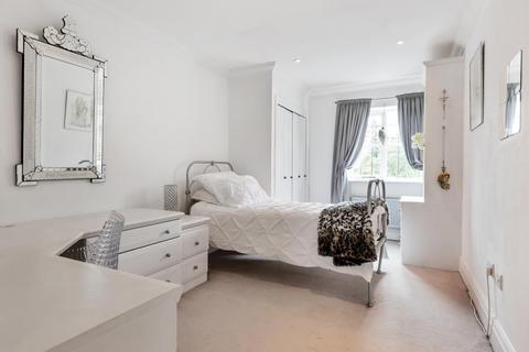 College House College Drive, Thames Ditton, KT7 0LB