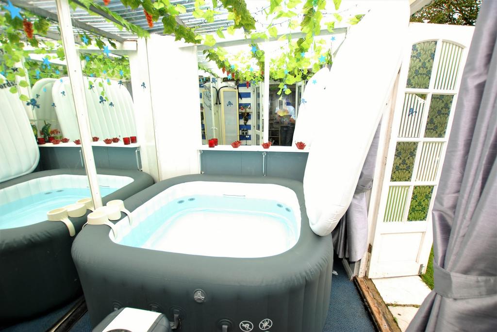 Garden room
