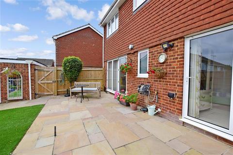 24 Glen View, Gravesend, DA12 1LP