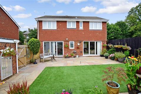 24 Glen View, Gravesend, DA12 1LP
