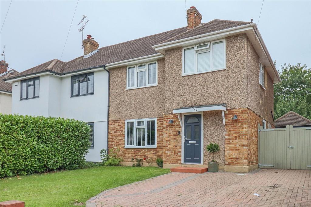 Abbots Close, Shenfield, CM15 3 bed semidetached house £675,000