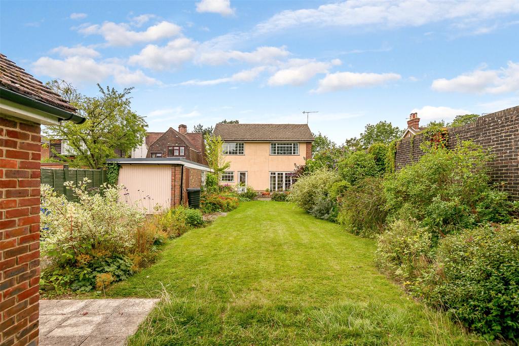 Reigate Road, Hookwood, Horley, RH6 4 bed detached house £600,000