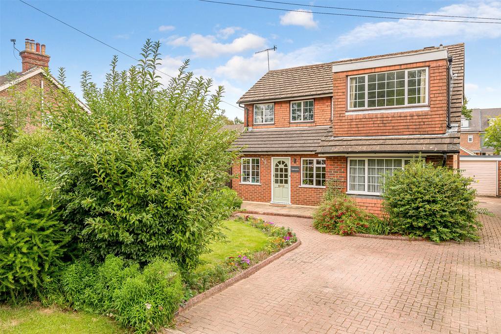 Reigate Road, Hookwood, Horley, RH6 4 bed detached house £600,000