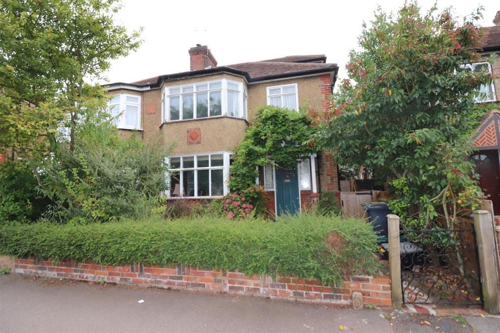 Mckenzie Road, Broxbourne 4 bed semidetached house £600,000