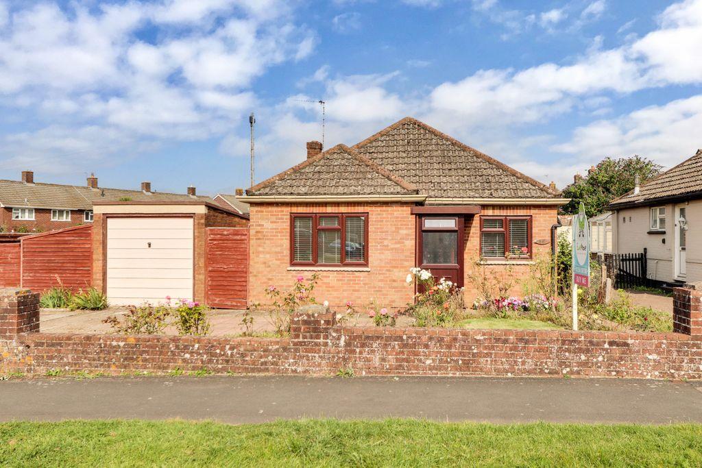 High Drive, Berg Estate, Basingstoke... 3 bed detached bungalow £350,000
