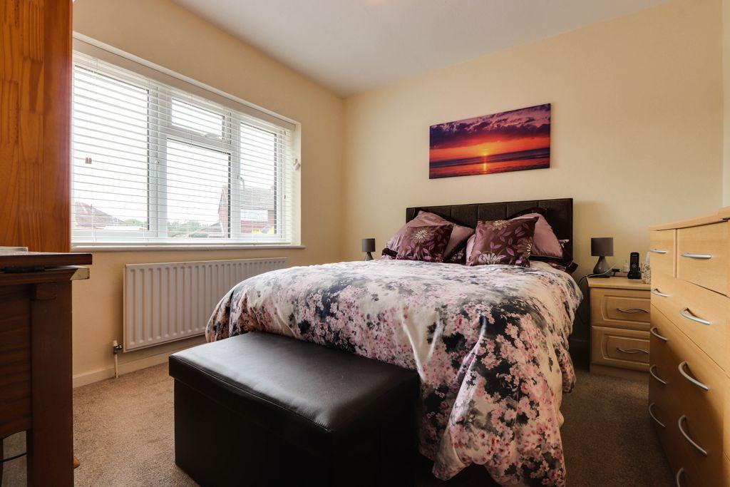 High Drive, Berg Estate, Basingstoke RG22 6JU 3 bed detached bungalow