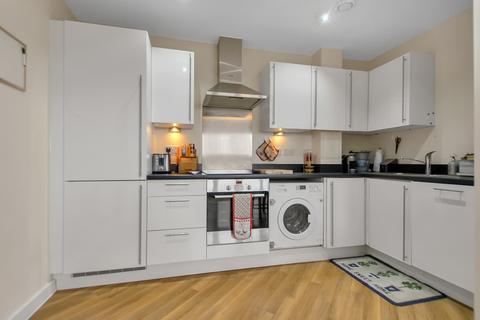 2 bedroom apartment to rent, St Albans Road, WD17