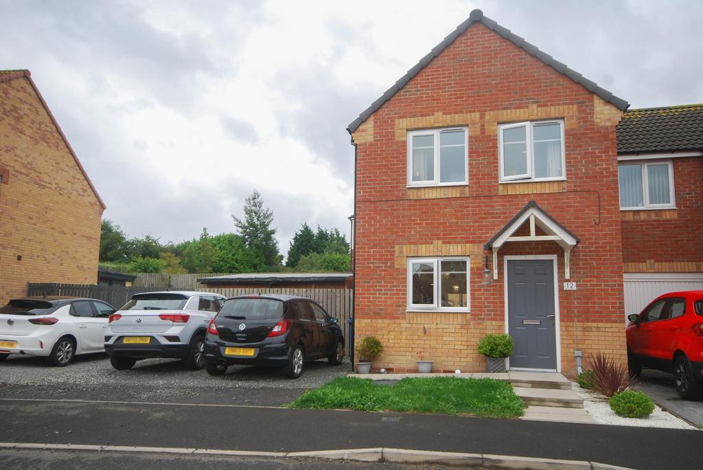 Montrose Crescent, Hebburn 3 bed semidetached house £165,000