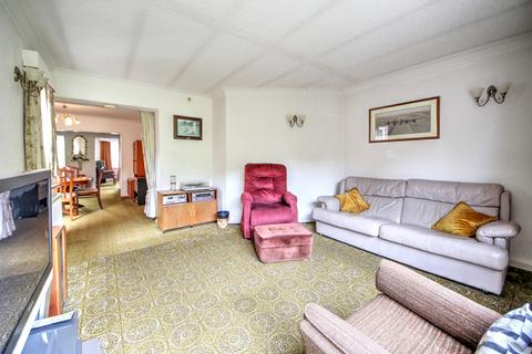 130 The Vale, London, N14 6AY