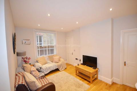 3 bedroom apartment to rent, Stapleton Road, Tooting, SW17