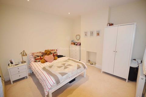 3 bedroom apartment to rent, Stapleton Road, Tooting, SW17