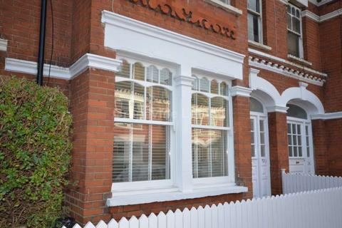 3 bedroom apartment to rent, Stapleton Road, Tooting, SW17