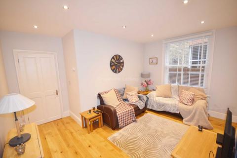 3 bedroom apartment to rent, Stapleton Road, Tooting, SW17